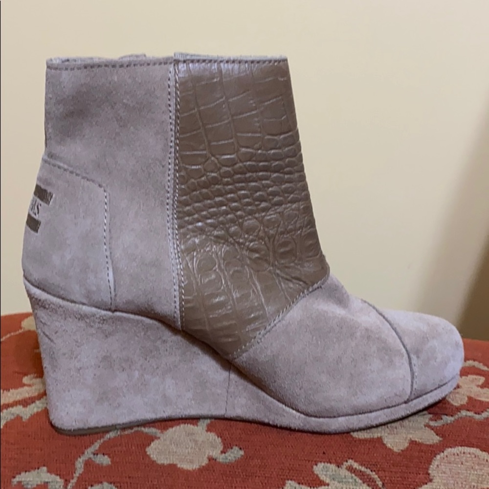 TOMS Suede Desert Wedge High Zip Boots Taupe 7
